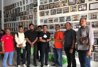 Ketua Pewarta saat memberikan oleh-oleh usai rapimnas JMSI