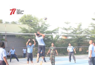 Danlanud saat unjuk kebolehan mencoba smash kerasnya 