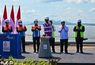 Presiden Jokowi saat meresmikan terminal Kijing pelabuhan Pontianak 