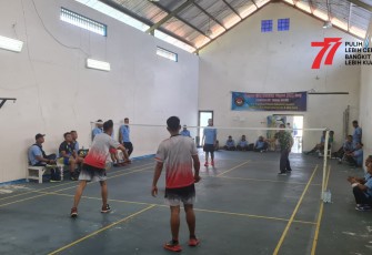 Pertandingan bulutangkis menyambut HUT RI Ke-77 