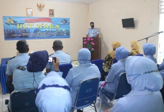 Danlanud Sugiri Sukani saat membuka ceramah kesehatan 