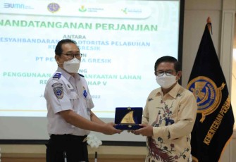 Penyerahan Pemanfaatan Lahan Reklamasi KSOP Gresik di Jakarta 