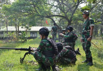  Latihan Menembak Senjata Mesin