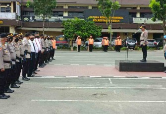 Wakapolrestabes Medan saat memberikan arahan anggotanya