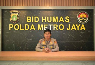 Kabid Humas Polda Metro Jaya saat memberikan keterangan pers 