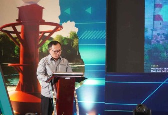 Dirjen perhubungan laut Arif Toha saat memberikan sambutan launching re-design pelampung suar di Semarang  