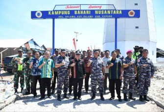 Foto bersama penutupan karya bakti di perbatasan 