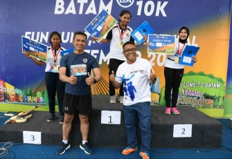 Danlantamal IV saat foto bersama pemenang fun run