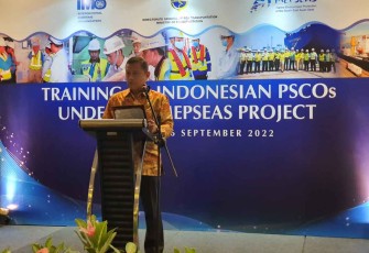 Direktur Perkapalan dan Kelautan Ahmad Wahid saat membuka pelatihan