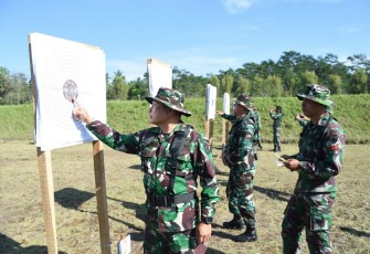 Latihan menembak anggota Korem 073/Mkt