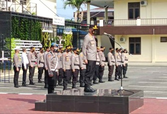 Kapolrestabes Medan Kombes Valentino Alfa Tatareda saat berikan penekanan anggotanya 