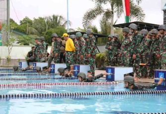 Lomba renang militer antar satuan jajaran Kodam XII/Tpr