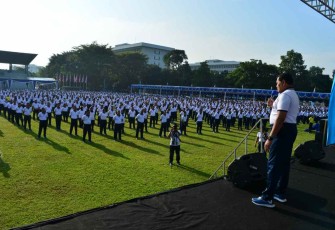 Kasal Laksamana TNI Yudo Margono saat olahraga bersama di Mabesal Cilangkap Jakarta, Jum'at (30/9)
