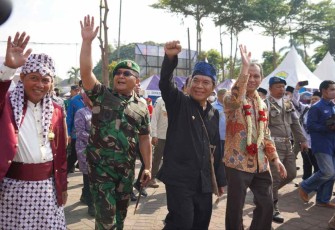 Danrem 064/MY Brigjen TNI Tatang Subarna saat menghadiri roadshow bus KPK. Jum'at (30/9)