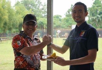 Danrem 064/MY Brigjen TNI Tatang Subarna saat syukuran lomba menembak dan peresmian musholla di Yonif 320/BP. Sabtu (1/10)