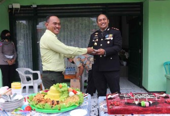 Kado Istimewa Kapolres Ngawi
