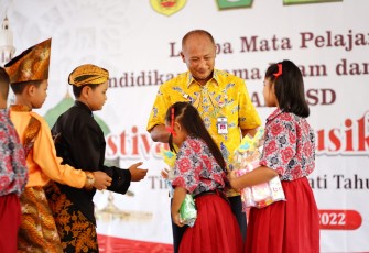 Pj Bupati Pati ketika membuka lomba MAPSI 