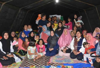 Persit KCK Koocabrem 023 PD I/BB Peduli Korban Gempa Bumi Tapanuli Utara. Jum'at (7/10)