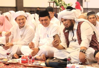 Gubernur Ansar saat Merayakan Peringatan Maulid Nabi Bersama Para Guru se-Kota Batam 
