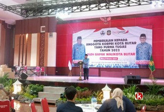 Walikota Blitar Santoso Berikan Sambutan Pengarahan ke Anggota Korpri Kota Blitar yang Akan Pensiun (Foto : Faisal NR / Klikwarta.com)