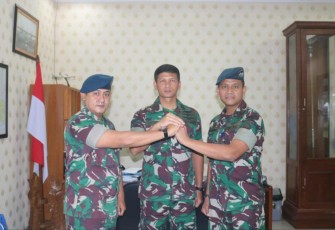 Danlanud Sugiri Sukani Letkol Pnb Supardo Butarbutar foto bersama usai sertijab Kadislog. Kamis (13/10)
