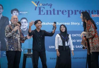 Menteri Teten Masduki bersama Mahasiswa di Solo