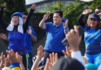 Erick Thohir saat senam massal di Cibubur Jakarta Timur, Minggu (23/10)