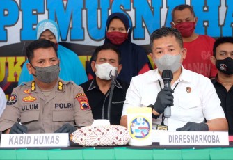 Dirresnarkoba Polda Jateng Kombes Pol Lutfi Martadian saat memberikan keterangan pers pemusnahan barang bukti narkoba jenis sabu 3.4 Kg