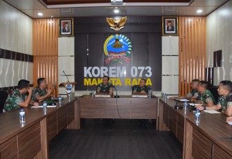 Danrem 073/Mkt saat memberikan arahan kepada para Kasi 