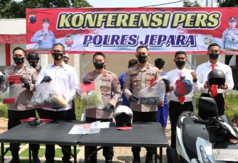 Kapolres Jepara AKBP Warsono saat konferensi pers 