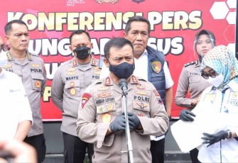 Kapolda Jateng Irjen Pol Ahmad Luthfi saat konferensi pers terkait uang palsu