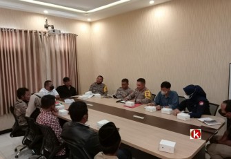 Wakapolres Blitar Didampingi Jajaran Terkaitnya Menerima Audiensi KRPK dan Mantan Kajari Blitar M. Amrullah Koordinasi Penanganan Kasus Dugaan Korupsi di Kabupaten Blitar yang Belum Tuntas (Foto : Faisal NR / Klikwarta.com)