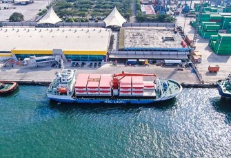 Ilustrasi Kapal Transportasi Laut