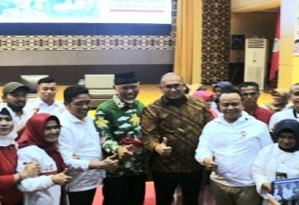 Gubernur Sumbar foto bersama usai Resmi Buka Musra VI Sumbar 2022