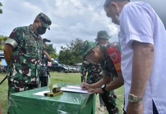 Penandatanganan berita acara penyerahan hasil TMMD 