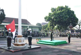 Upacara 17an di halaman Makorem 073/Mkt
