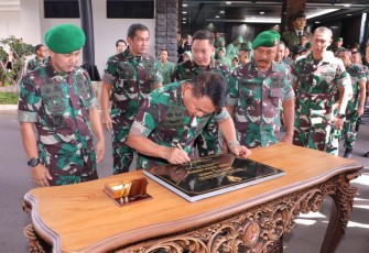 Kasad Jenderal TNI Dudung Abdurachman meresmikan gedung Siber di Jakarta 