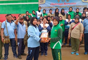 Olahraga volley bersama jelang HUT Korpri Ke 51 di Korem 032/Wbr