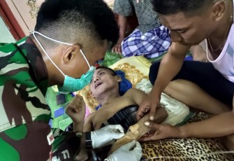 Sambangi ke rumah warga berikan pelayanan kesehatan 