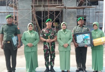 Dandim 0720/Rembang Letkol Czi Parlindungan Simanjuntak bersama anggota pindah satuan dan MPP, Senin (5/12)