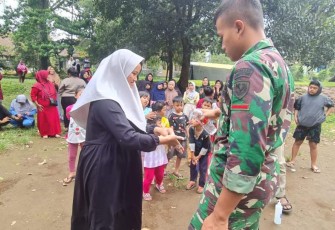 Edukasi membersihkan tangan Tim Kesehatan TNI AU 