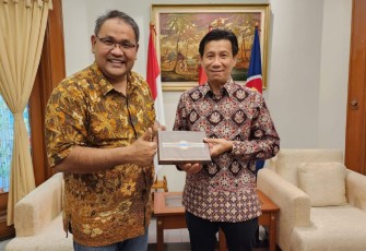 Produser cerutu El Este Independiente, Teguh Santosa, pertemuan dengan Dubes Vietnam Ta Van Thong, di Kedubes Vietnam di Jalan Teuku Umar, Menteng, Jakarta Pusat, Selasa (6/12)