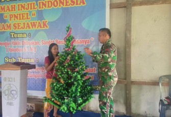 Dekorasi gereja perbatasan jelang perayaan Natal