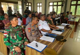 Pasiter Lettu Arm Maxi Pasombo saat menghadiri sosialisasi Perda Kab Kapuas Hulu, Rabu (14/12) 