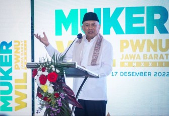 Menteri Teten Masduki saat memberikan sambutan dalam Musyawarah Kerja Wilayah Nahdatul Ulama Jawa Barat 2022, di Purwakarta, Sabtu (17/12) 