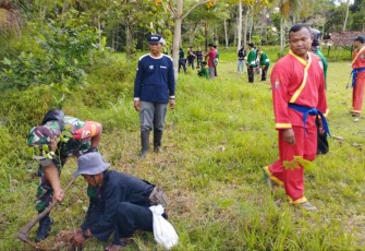 Tanam pohon sekitar sumber mata air desa Pringkulu