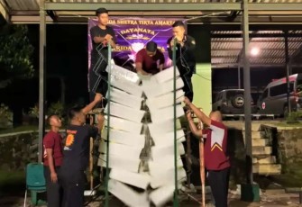 Pecahkan susunan 10 balok es