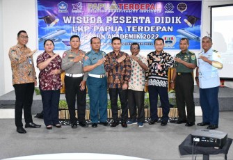 Kasiter Kasrem Korem 181/PVT Kolonel Inf Prasetyo Djoko saat menghadiri wisuda