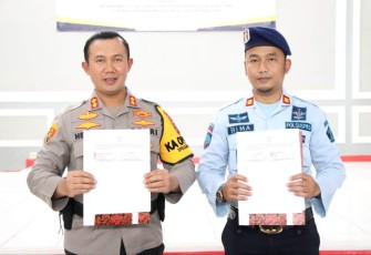 Kapolres Banjarnegara AKBP Hendro Yulianto bersama Karutan Kelas IIB Banjarnegara Bima Ganesha Widyadharma usai penandatanganan MoU Optimalisasi Pengamanan