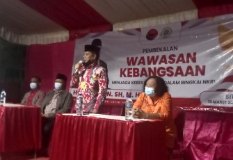 H. Gunawan, S.H., M.Hum, saat memaparkan arti Wawasan Kebangsaan dan keberagaman 